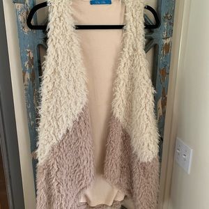 3/$30 Women’s Faux fur vest cream brown small